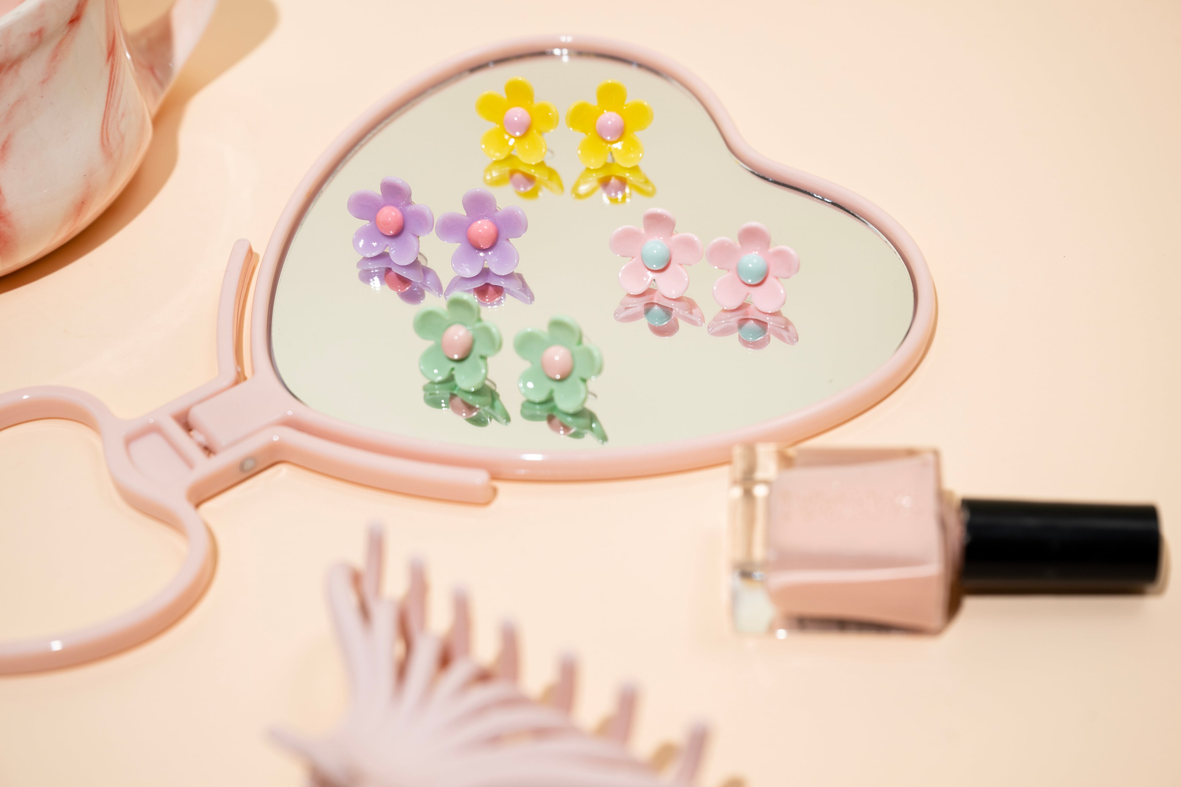 Blush Daisies - Stud Earrings